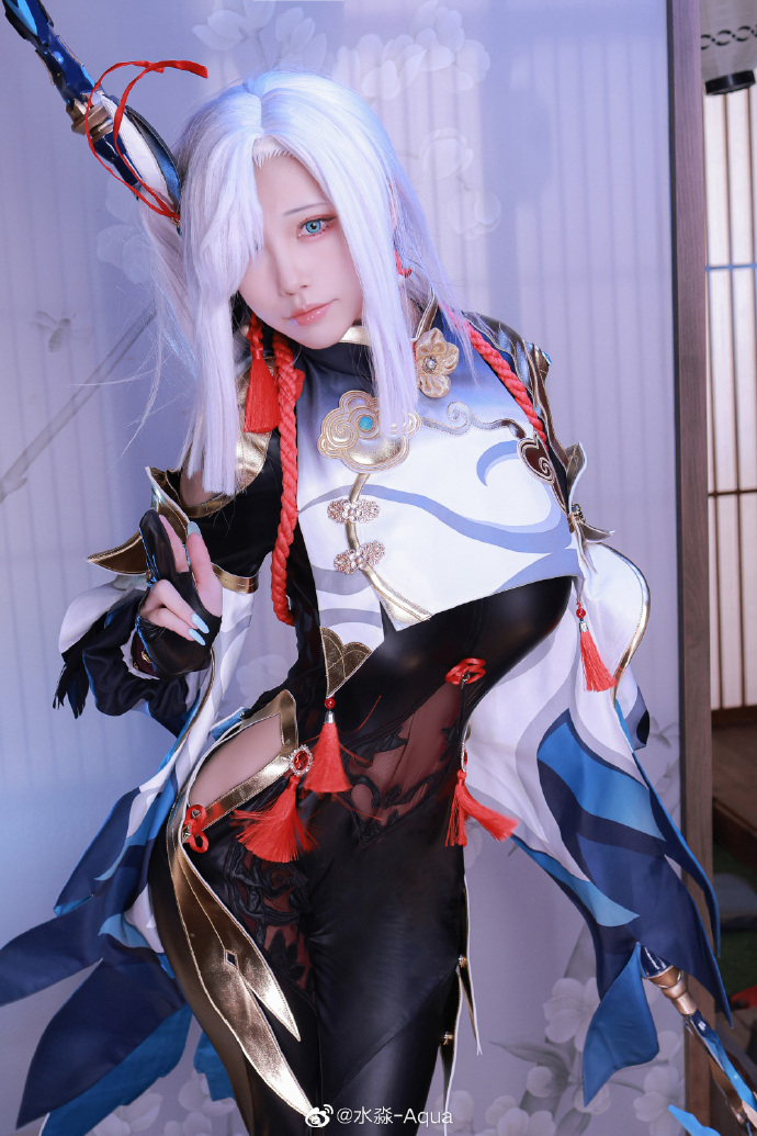 水淼Aqua化身申鹤，Cosplay美照惊艳亮相，却藏着一丝神秘异样？-清美唯艺